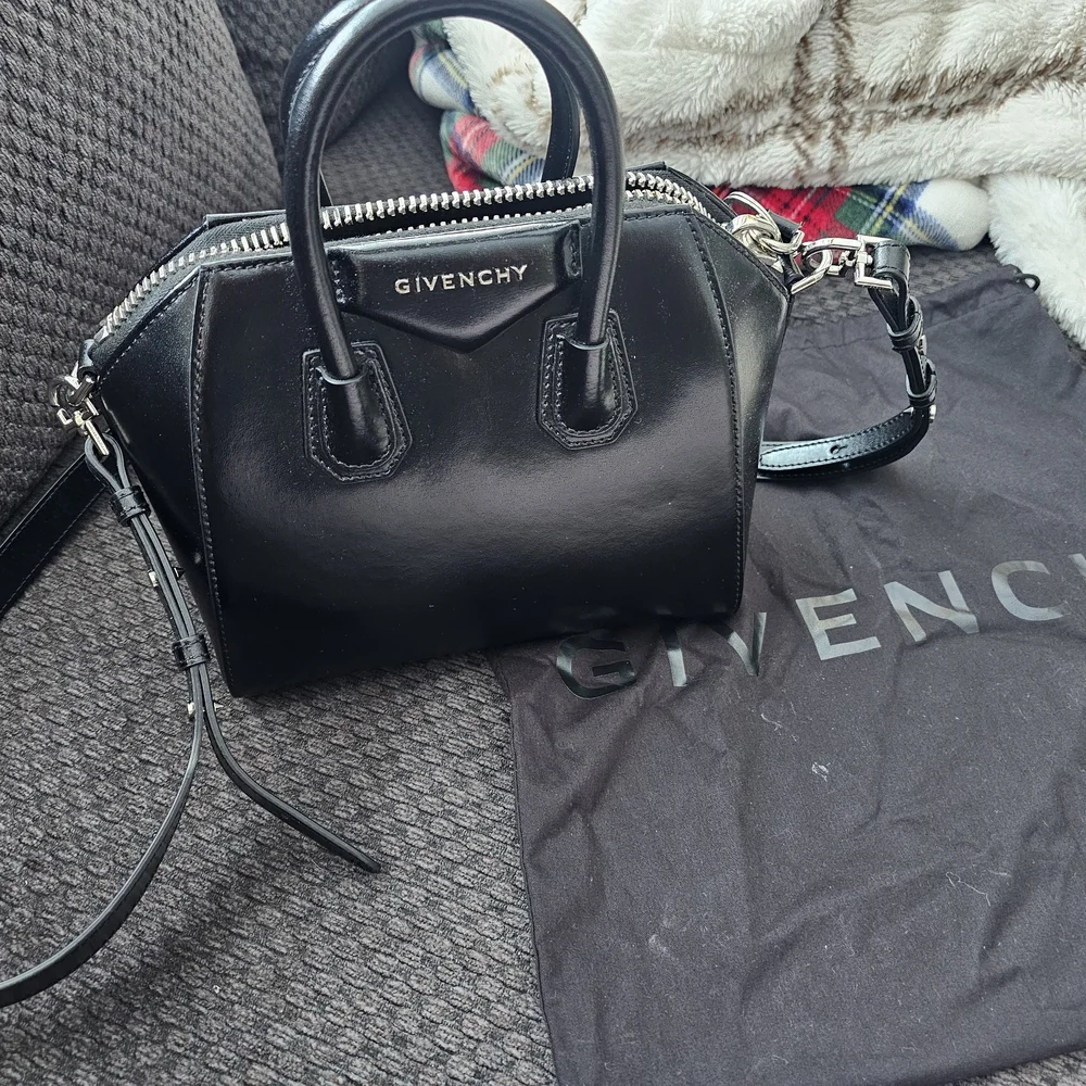 Authentic Givenchy Antigona Black Satchel Bag - Picture 2 of 2